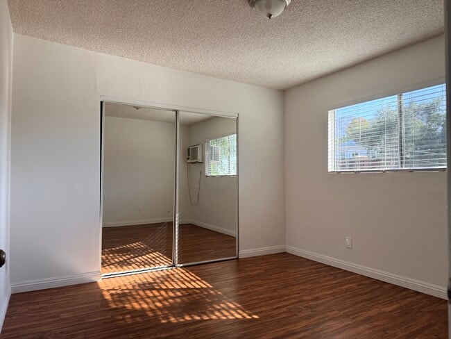 Photo - 3055 Foothill Blvd, La Crescenta, CA