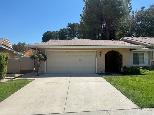 Building Photo - Charming 2-Bedroom Single-Story Home in Fr...