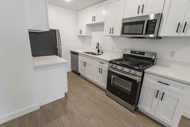 Photo - 1527 Veteran Ave