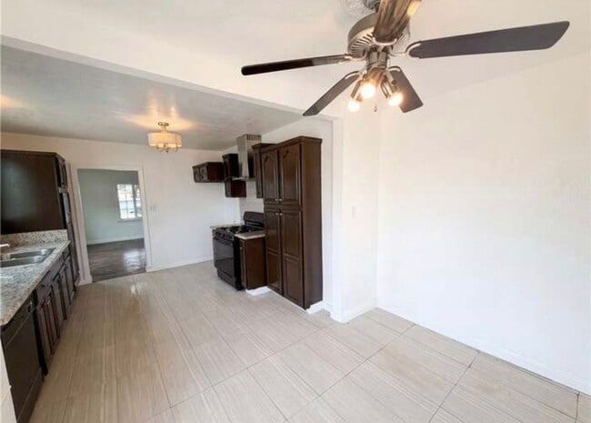 Photo - 11950 Lee Ave