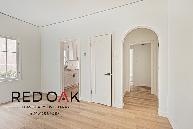 Photo - 852 N Oxford Ave Unit 854.5