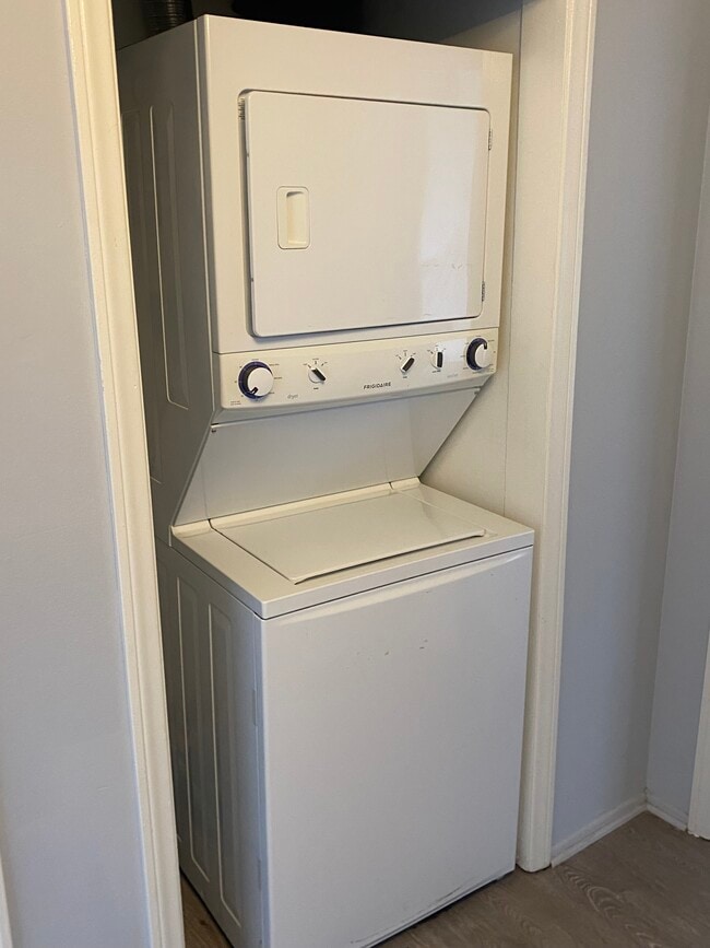 2 Bed 2 Bath (Unit 302) - 350 N Oakhurst Dr