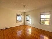 Master Bedroom view 1 - 719 1/2 N Ridgewood Pl Unit Uptairs