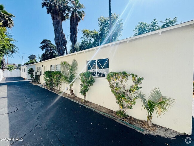 Building Photo - 14756 Lemay St Rental