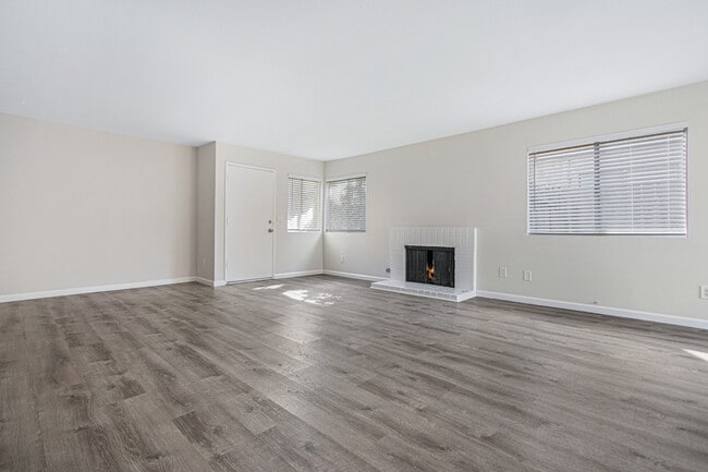 Building Photo - 3005 Jeffrey Dr Unit A