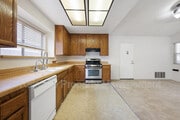 Photo - 732 Butterfield Rd House