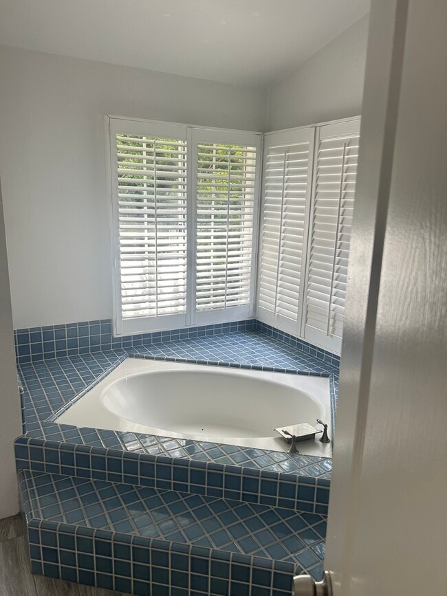 Photo - 686 Pacific Cove Dr