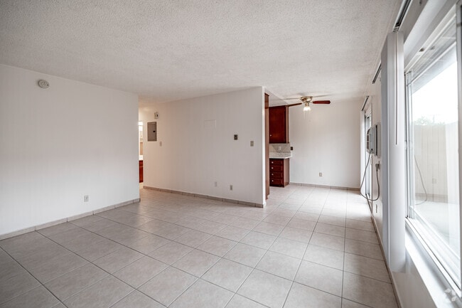 2BR, 2BA - 950SF - Dale Terrace