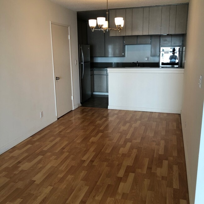 dining area - 440 N Hayworth Ave Unit 307