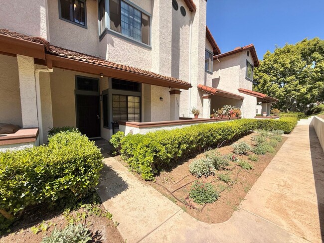 Building Photo - Gorgeous 3 Bedroom 3 Bathroom Townhome in Mission Trails!!