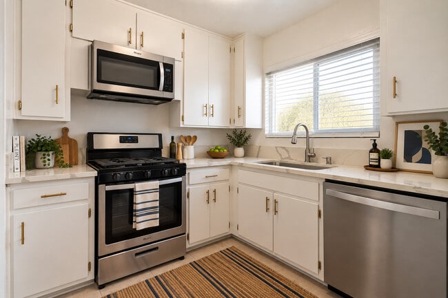 Photo - 1936 Corning St