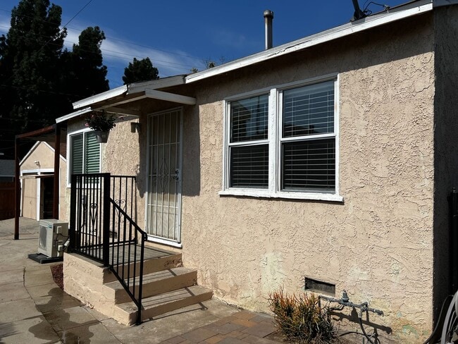 Photo - 1 Bedroom 1 Bath Remodeled House for Rent ...