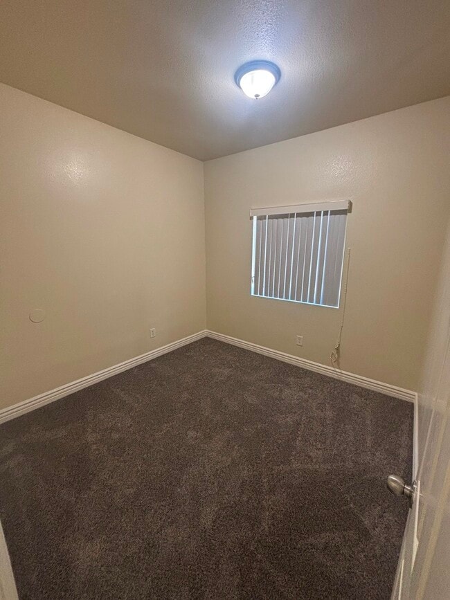 Photo - 532 W 55th St