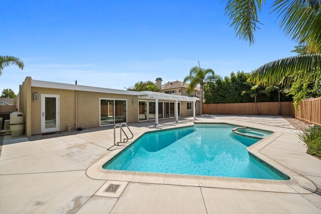 Photo - REMODELED 4 BD/3.5 BA RANCH STYLE HOME IN DOVER SHORES