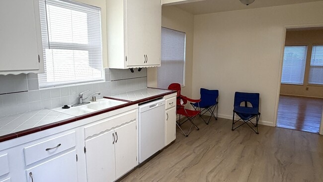 Photo - 3590 Cedar Ave