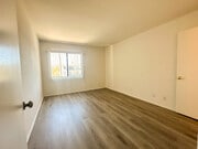 Photo - Woodman Oaks Apartments