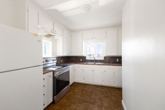Building Photo - 634-634 A Ave Unit 634 A Avenue