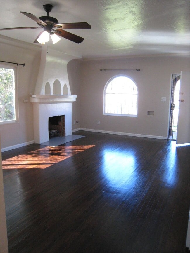 Building Photo - 4220 Unit 3435