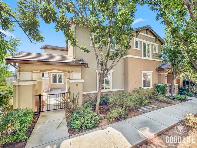Building Photo - Stunning 3BD/3BA Townhouse in San Marcos W...