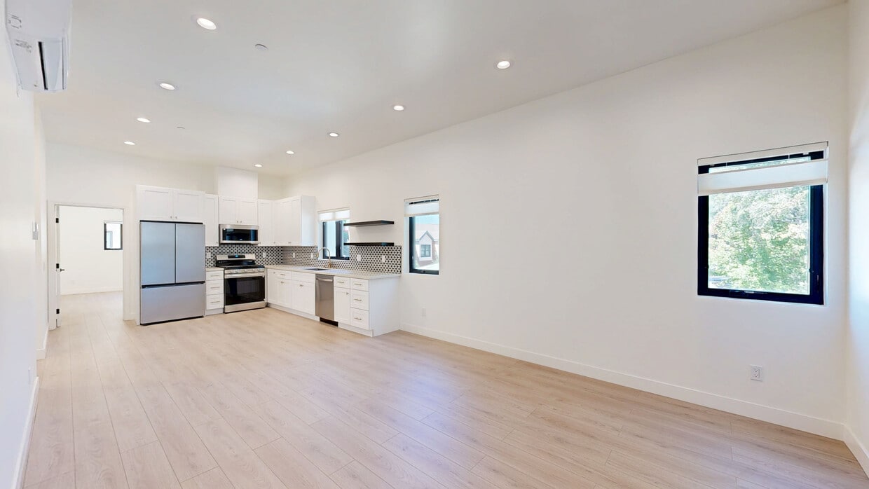 3D Tour - 8929 Hubbard St Apartments