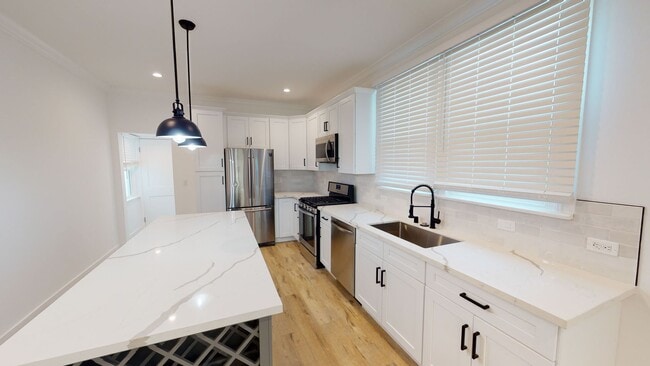 Building Photo - 1021 S Hayworth Ave Unit 1021 1/2