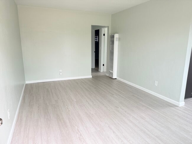 Living Room - 3922 Monroe Ave Unit 3922 Monroe