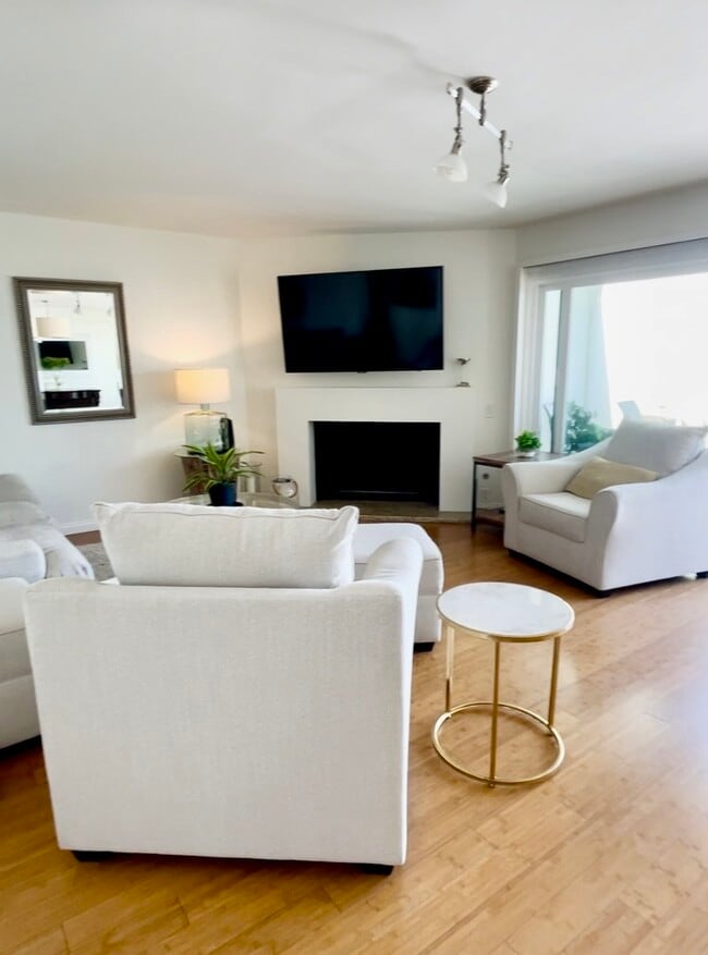large living area - 48 Antigua Ct Condo Unit Antigua