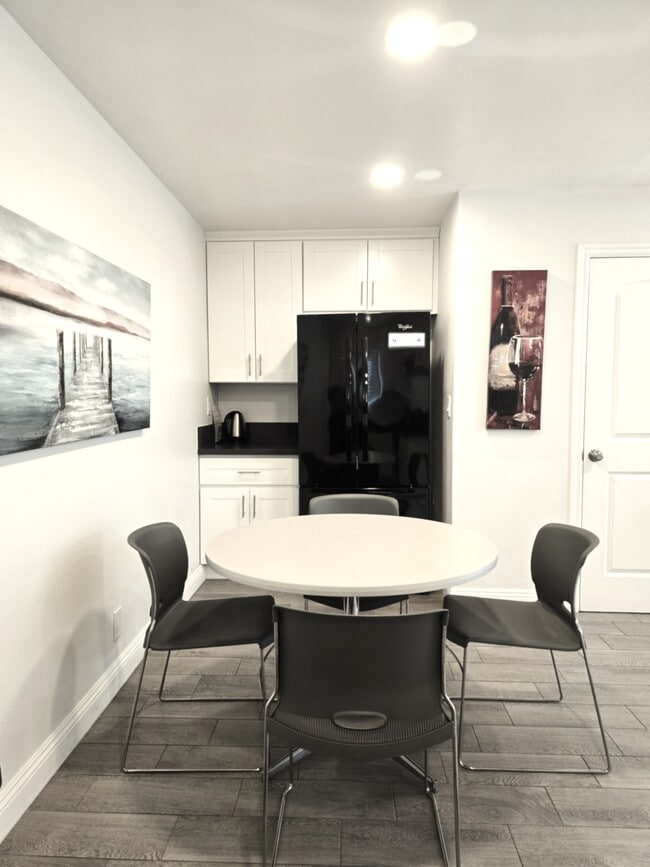 Photo - 123 E Bennett Ave Unit A