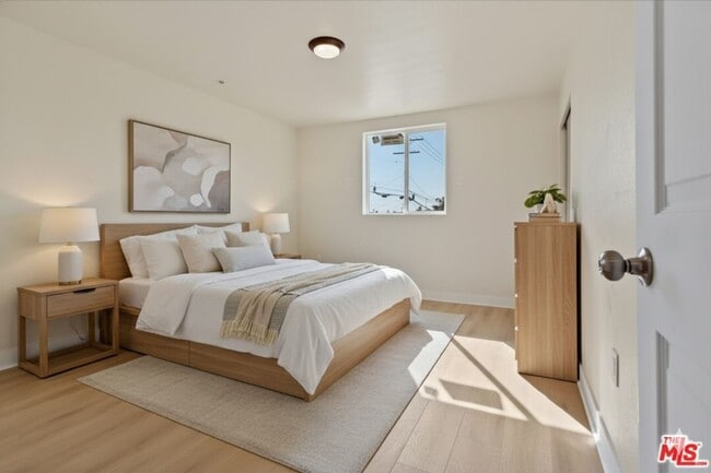 Building Photo - 409 E 99th St Unit #411 1/2