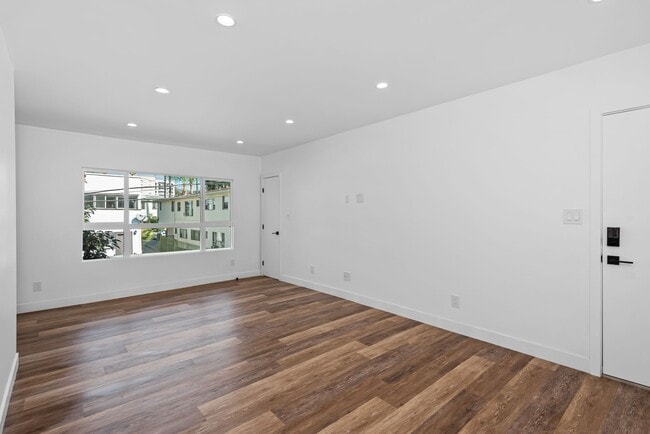 Photo - 1563 Gordon St