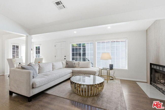 Photo - 9820 Yoakum Dr