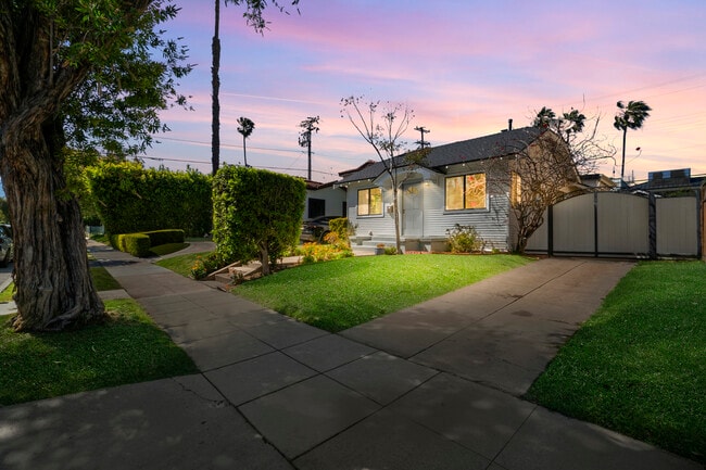 Building Photo - 8643 Clifton Way