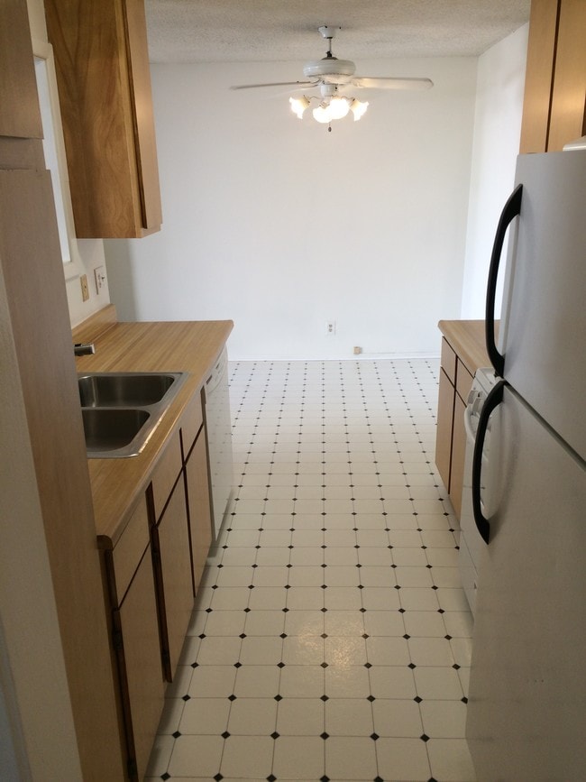 Hall to Kitchen. - 10516 Eastborne Ave Unit 6B
