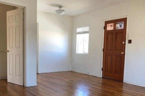 Entrance/DR - 5551 Costello Ave Unit 1/2