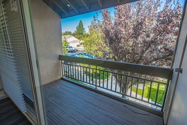 Photo - Fully Remodeled 2 Bedroom Condo for Rent in Valencia! Unit T10