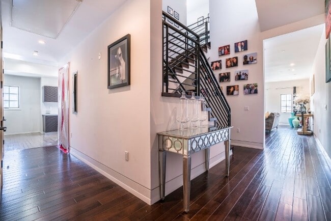 Photo - Stunning Multi-Level Penthouse 2 bed - 2.5 bath in Fabulous Beverly Hills Location Unit 304