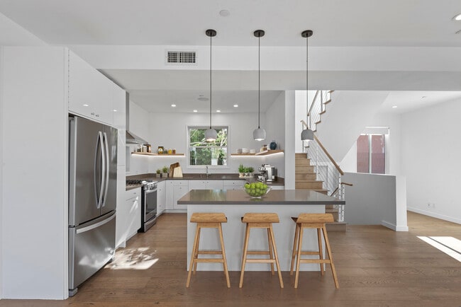 Photo - 1662 Lucile Ave Unit 1662