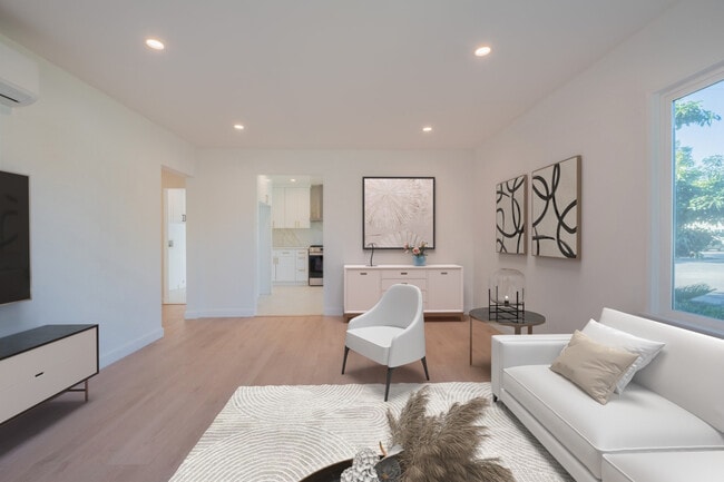 Photo - 14418 Martha St