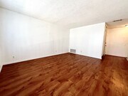 Photo - 1380 W 48th St