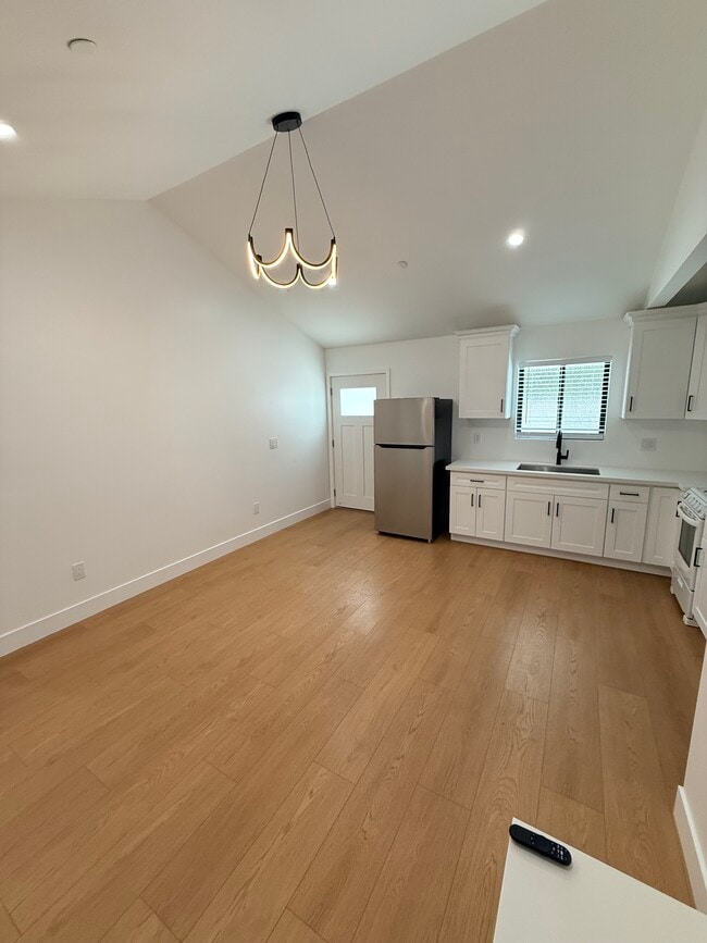 Photo - 111 E 60th St