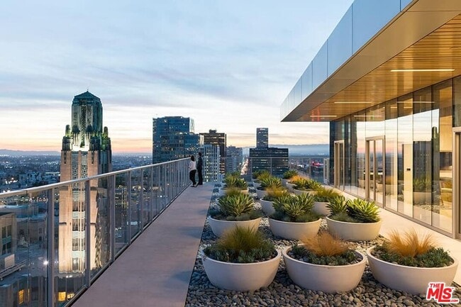 Building Photo - 3033 Wilshire Blvd Unit 1707