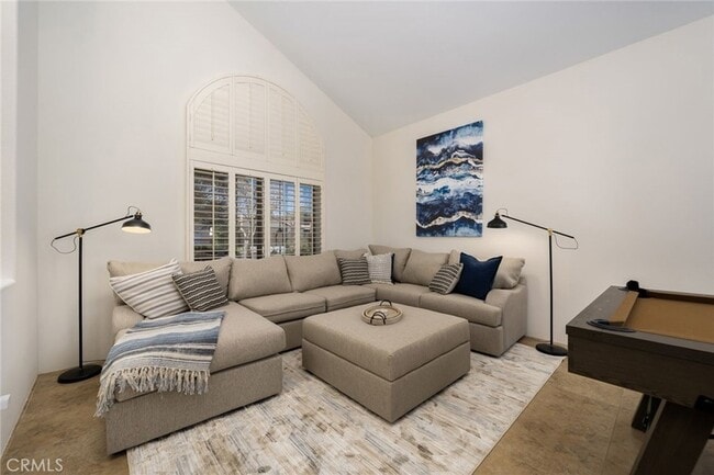 Photo - 48674 Acropolis St