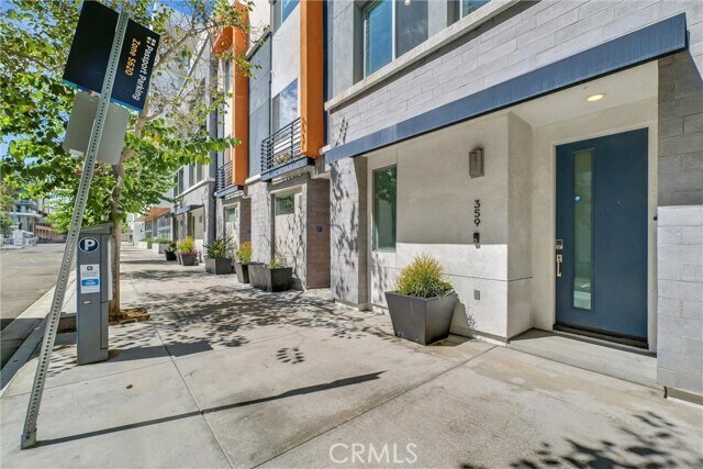 Photo - 359 E Broadway