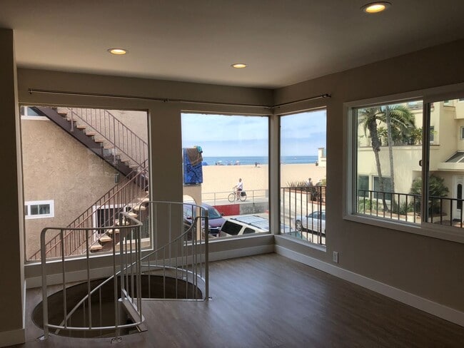 Building Photo - 1526 W Oceanfront Unit 1526 1/2