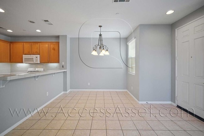 Photo - 3 Bed / 2.5 Bath Townhome | Open Layout + Modern Finishes Unit 204