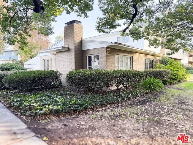 Photo - 5243 Village Green