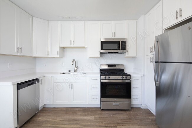 Photo - 2 WEEKS FREE!!! 2 BR with Partial Bay Views and Parking! Unit 3811