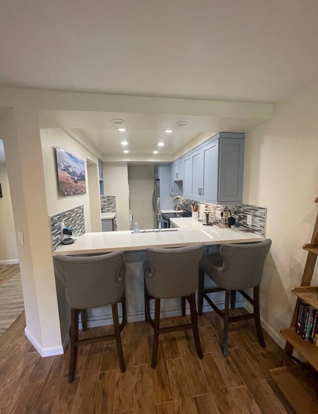 Photo - 1 bed/ 1 bath Point Loma condo close to the Bay & Liberty Station!
