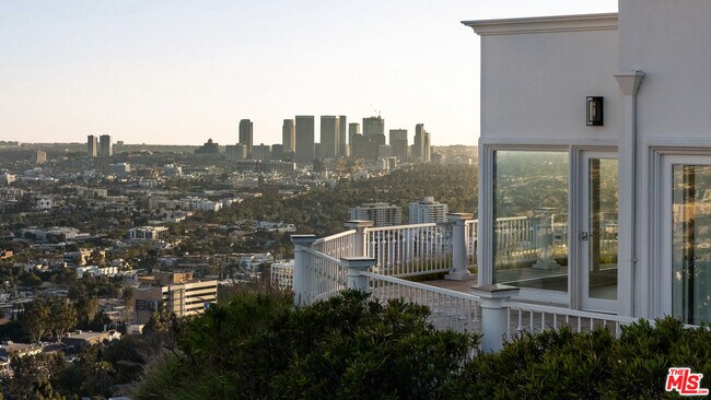 Photo - 8527 Hedges Way