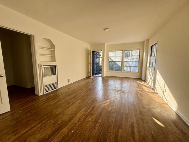Building Photo - Large One Bedroom Great Location Wood flooring all throughout Unit 5179  20th St.  ACTIVE